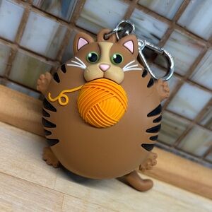 BBW Pocket Bac Holder Brown Cat with Orange Yarn